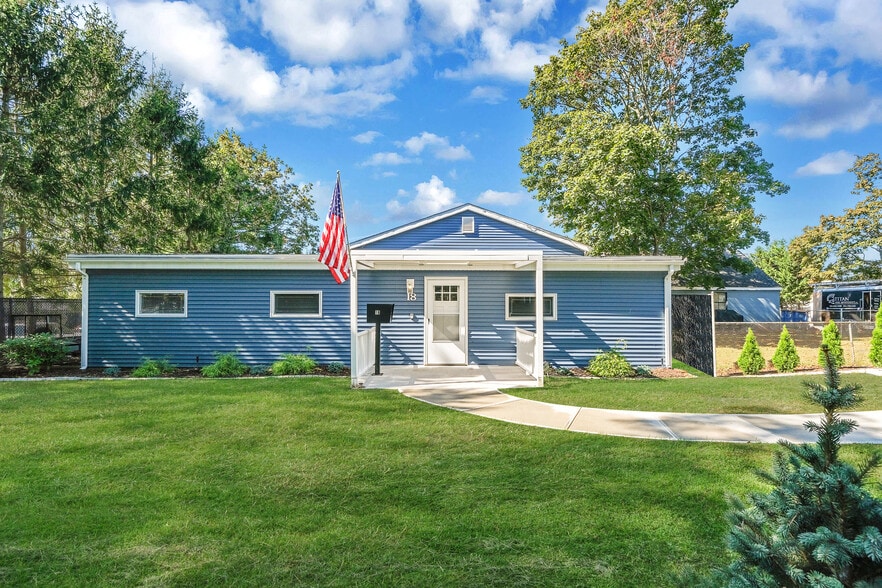 Primary Photo Of 14-18 Third E Ldl St, Patchogue Flex For Sale