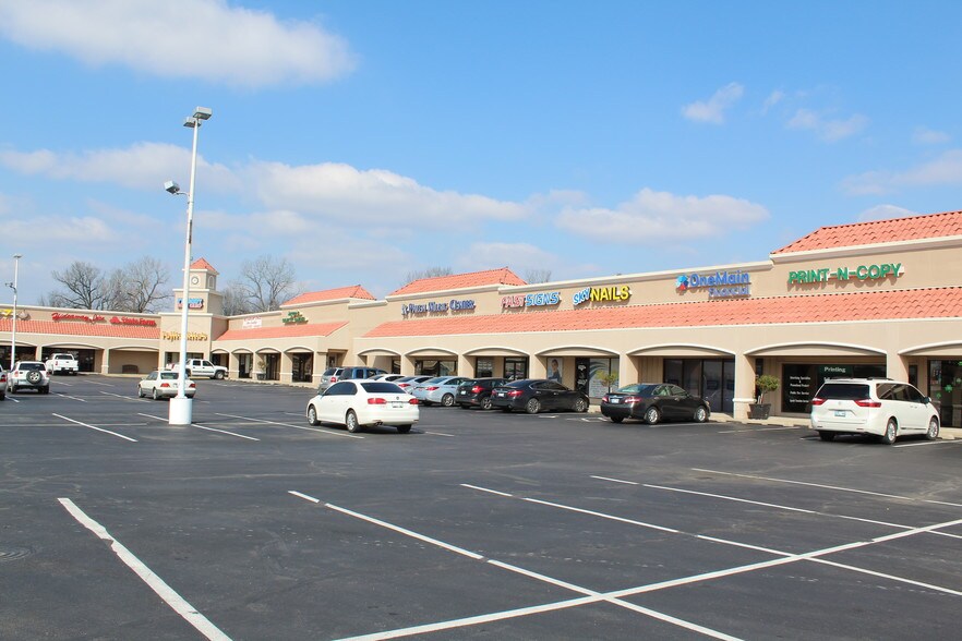 Primary Photo Of 915-1009 N Elm Pl, Broken Arrow Unknown For Lease