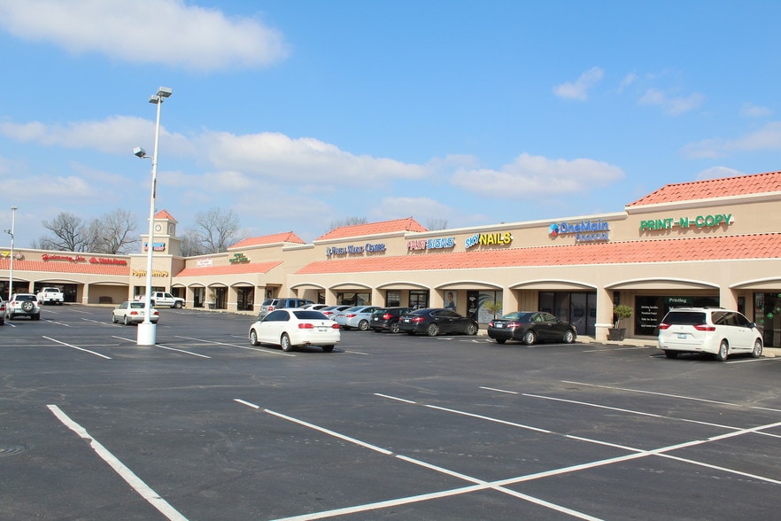 Primary Photo Of 915-1009 N Elm Pl, Broken Arrow Unknown For Lease