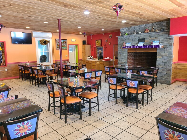 More Photos Of 5005 Kutztown Rd, Temple Storefront Retail Residential For Sale