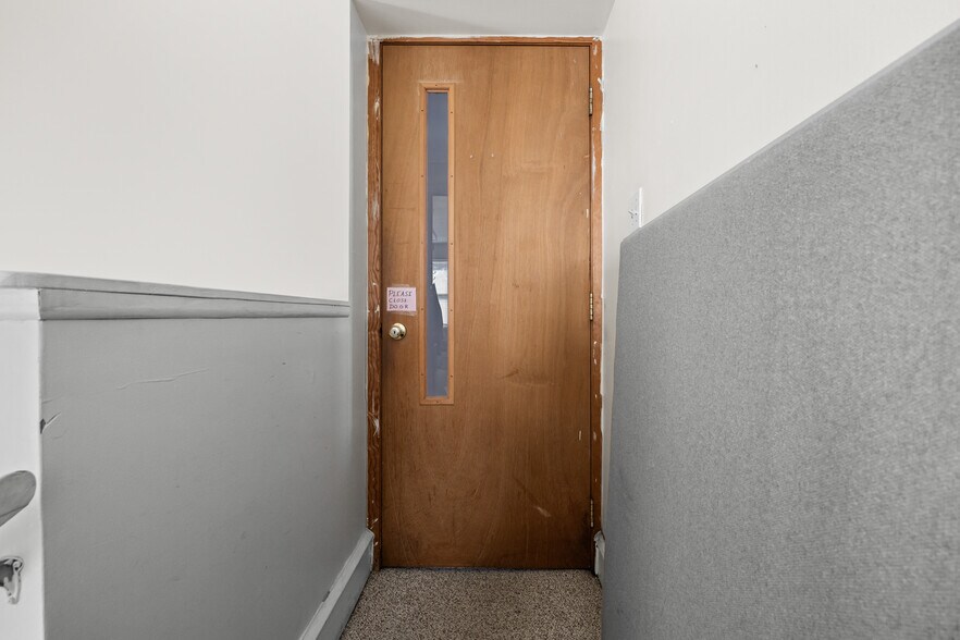 More Photos Of 688 N Broad St, Woodbury Office For Lease