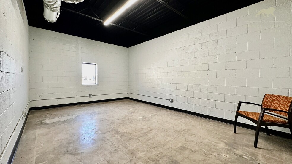 More Photos Of 3610 34th St, Lubbock Office For Sale