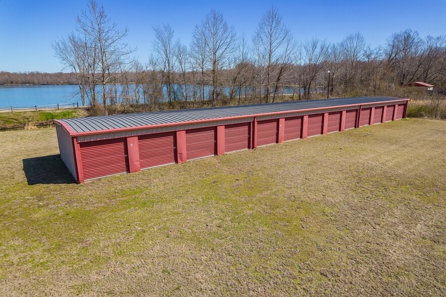 More Photos Of 600 Market, Bolivar Self Storage For Sale