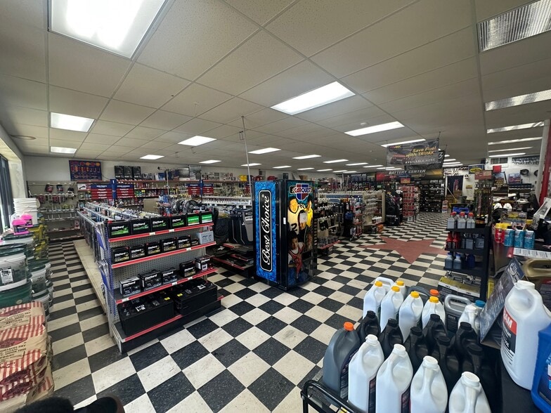 More Photos Of 1017 N Washington St, Ardmore Freestanding For Sale