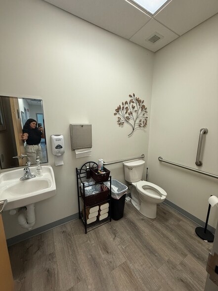 More Photos Of 456 Chestnut St, Lakewood Office For Lease