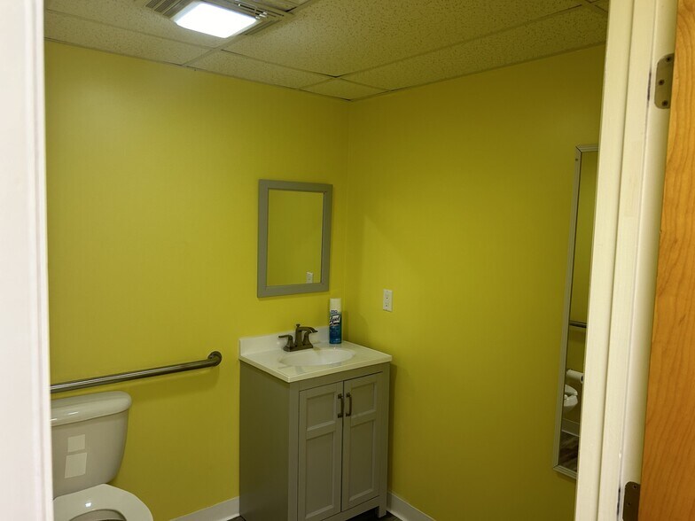 More Photos Of 200 Mission Rd, Palatka Medical For Sale