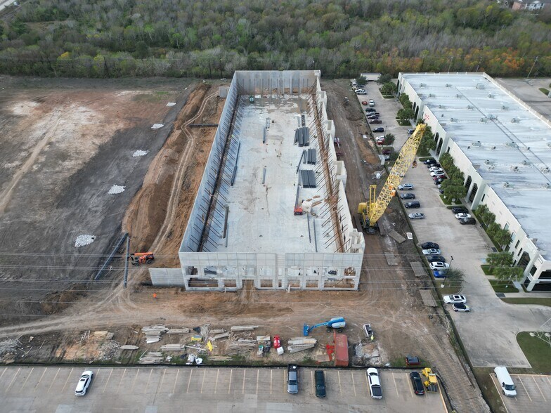 More Photos Of 9220 Kirby Dr, Houston Unknown For Lease