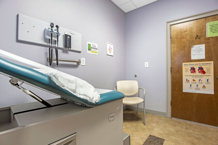 More Photos Of 4275 Western Blvd, Jacksonville Medical For Sale