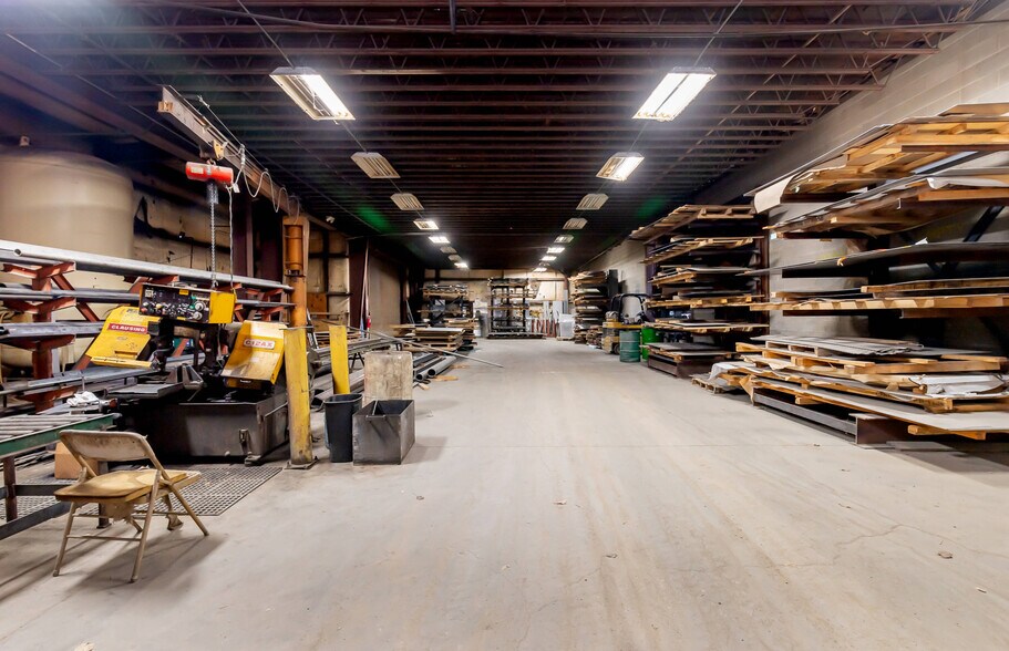 More Photos Of 1604 Northwestern Pky, Louisville Manufacturing For Sale