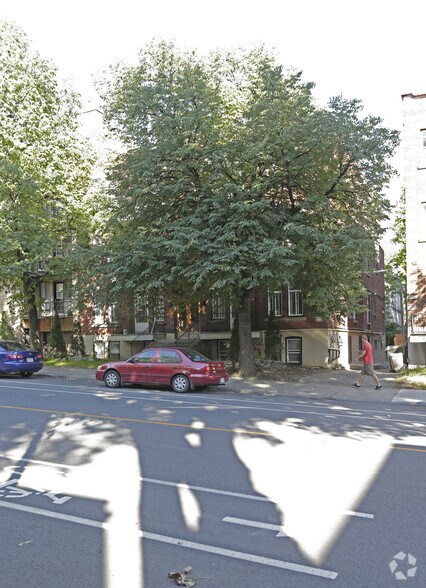 More Photos Of 3202 Boul Édouard-Montpetit, Montréal Apartments For Sale