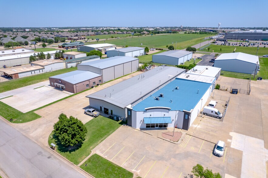 More Photos Of 14900 Bristol Park Blvd, Edmond Warehouse For Lease