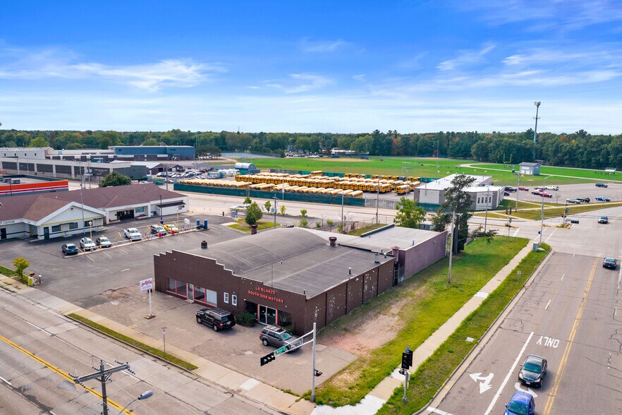 More Photos Of 3308-3310 Church St, Stevens Point Flex For Lease