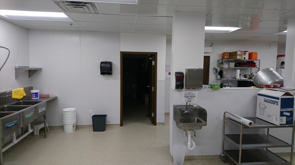 More Photos Of 2708-2714 S 9th Ave, Broadview Manufacturing For Sale