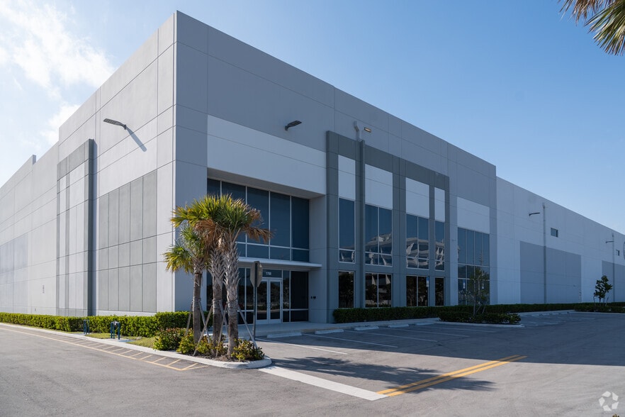 Primary Photo Of 1700 Eller Dr, Fort Lauderdale Distribution For Lease