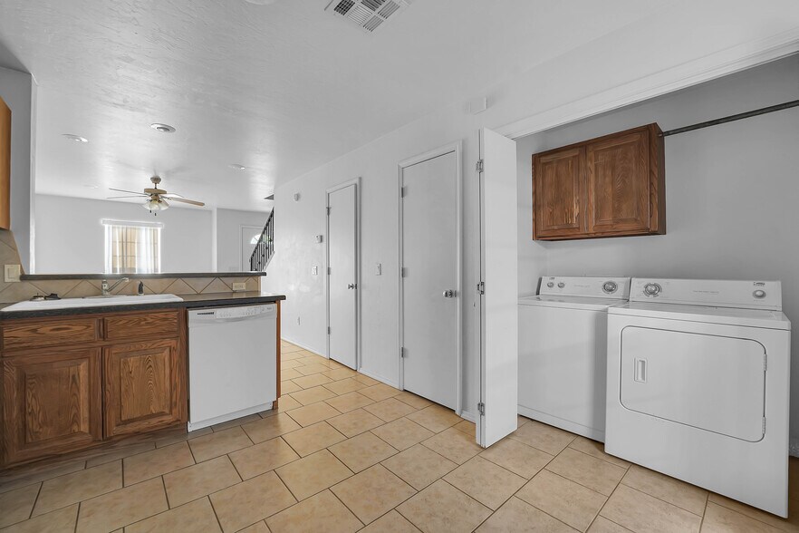 More Photos Of 1501 Wade St, Sayre Apartments For Sale