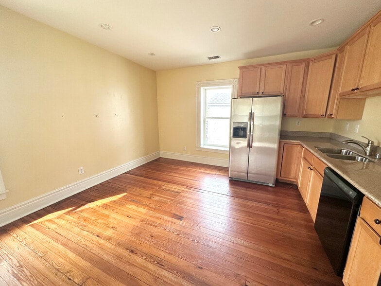 More Photos Of 148 E Fourth St, Lexington Multifamily For Sale