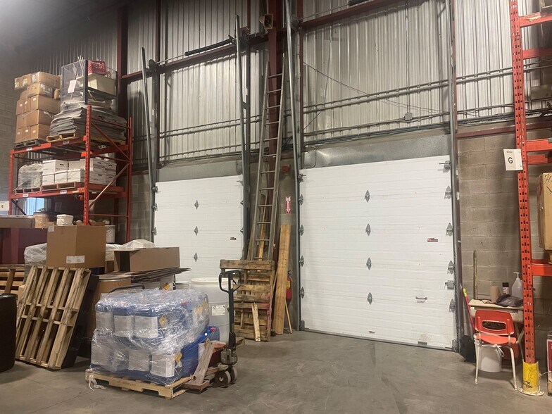 More Photos Of 5750-5850 Rue Cypihot, Montréal Warehouse For Lease