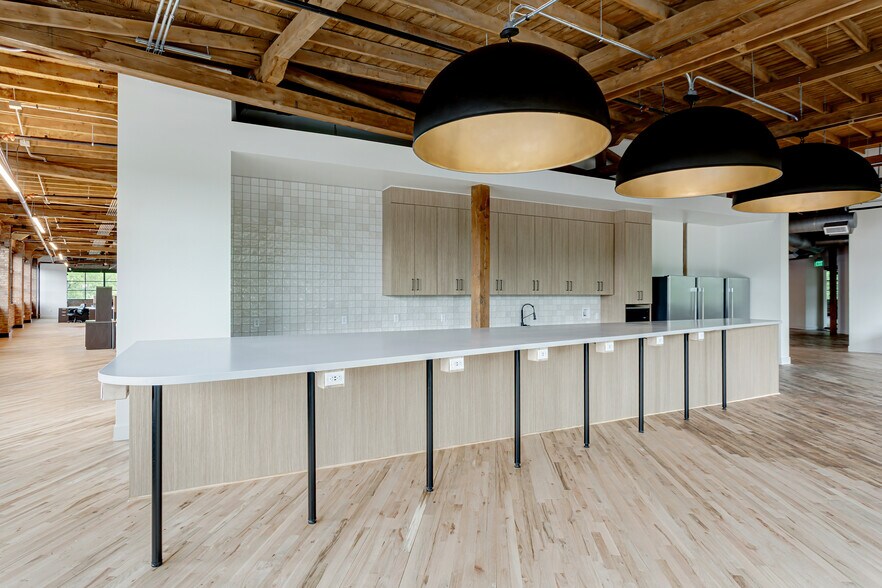 More Photos Of 706 19th Ave N, Nashville Office For Lease