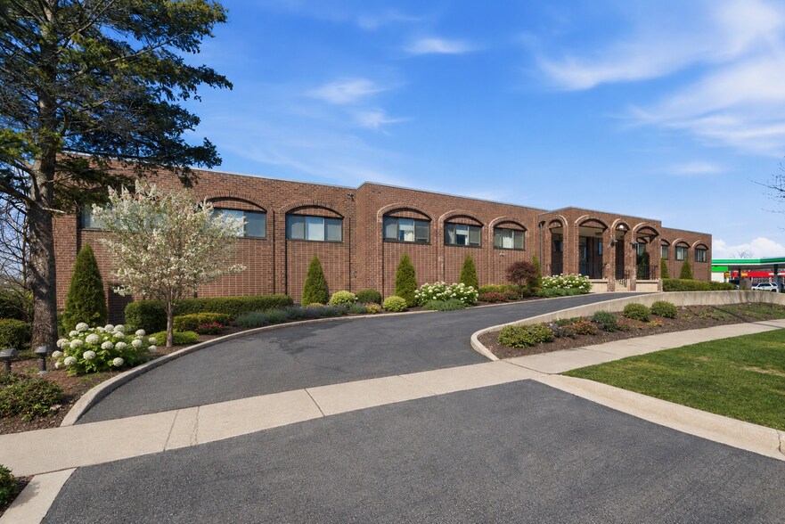 More Photos Of 460 Coventry Ln, Crystal Lake Apartments For Sale