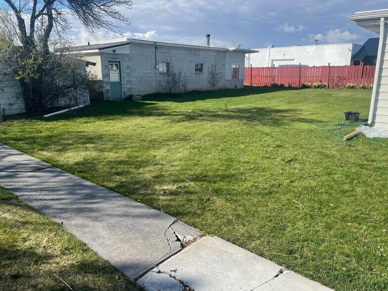 More Photos Of 370 N State St, Shelley Storefront Retail Residential For Lease