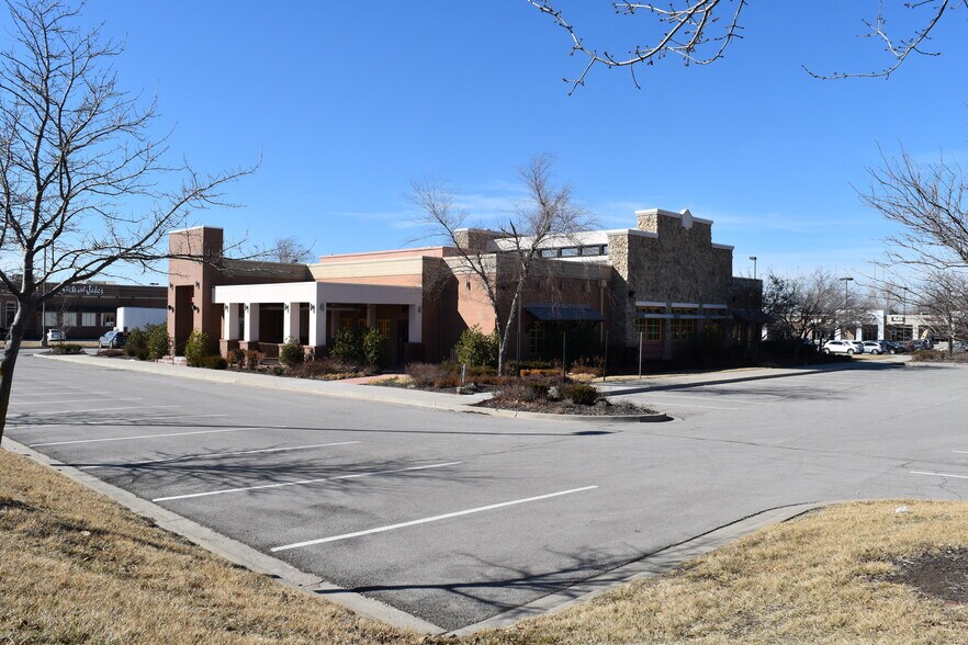 More Photos Of 6882-6936 W 135th St, Overland Park Unknown For Lease