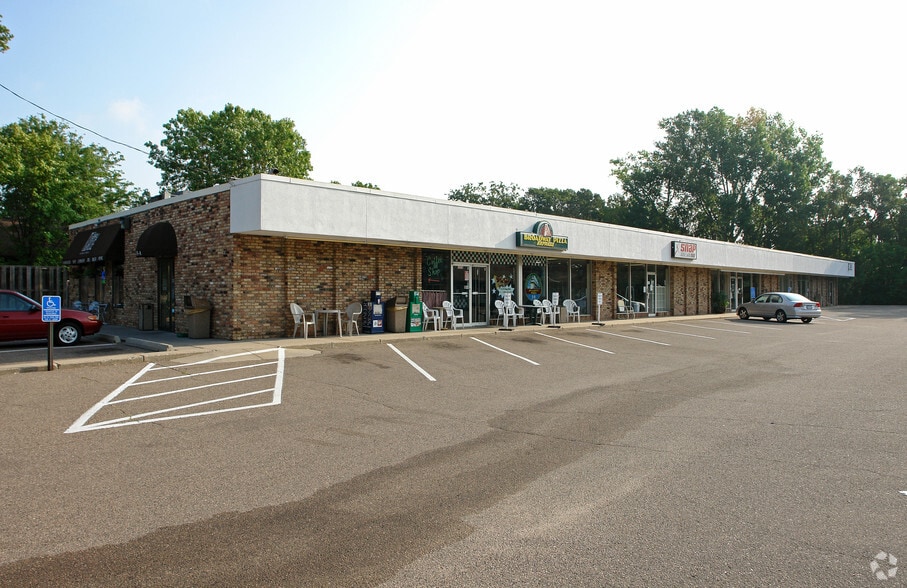 Primary Photo Of 1431-1439 NW Silver Lake Rd, Saint Paul Freestanding For Lease