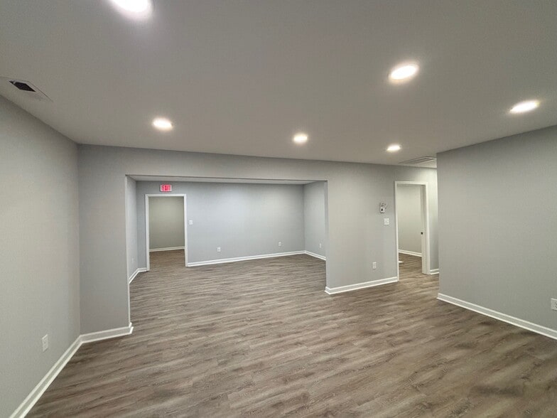 More Photos Of 4614 College Rd N, Castle Hayne Service For Lease