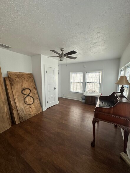 More Photos Of 506 N Alamo St, Refugio Office For Sale