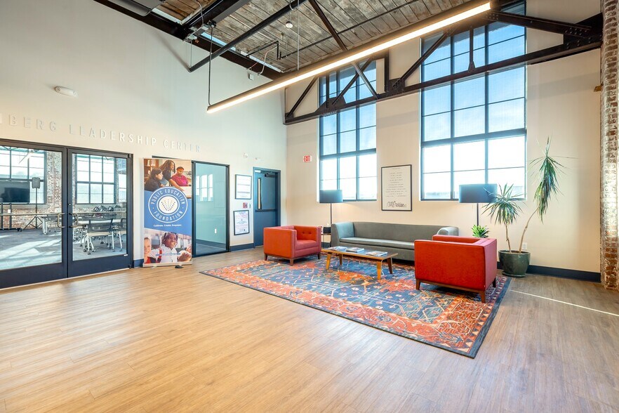 More Photos Of 1601 S Holtzclaw Ave, Chattanooga Office For Sale