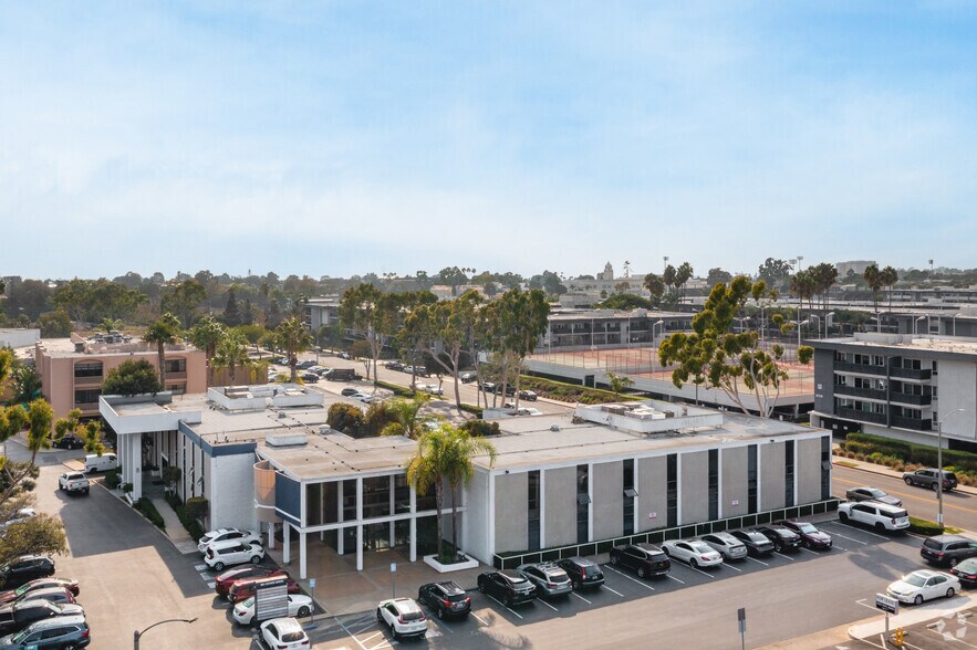 More Photos Of 901 Dover Dr, Newport Beach Medical For Lease