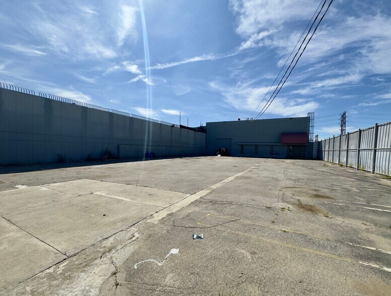 More Photos Of 9819 Glenoaks Blvd, Sun Valley Manufacturing For Sale