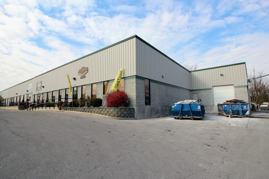 More Photos Of 1051 Floyd Dr, Lexington Flex For Lease