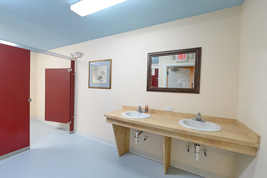 More Photos Of 6991 W Cardinal St, Homosassa Medical For Sale