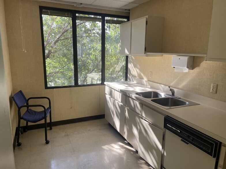 More Photos Of 1 St. Vincent Cir, Little Rock Medical For Lease