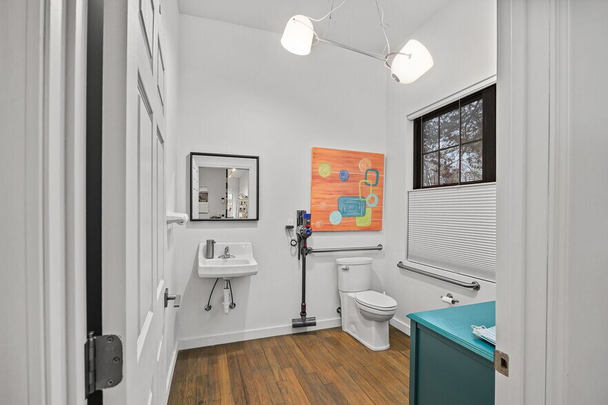 More Photos Of 2702 Ashland Ave, Saint Joseph Freestanding For Sale