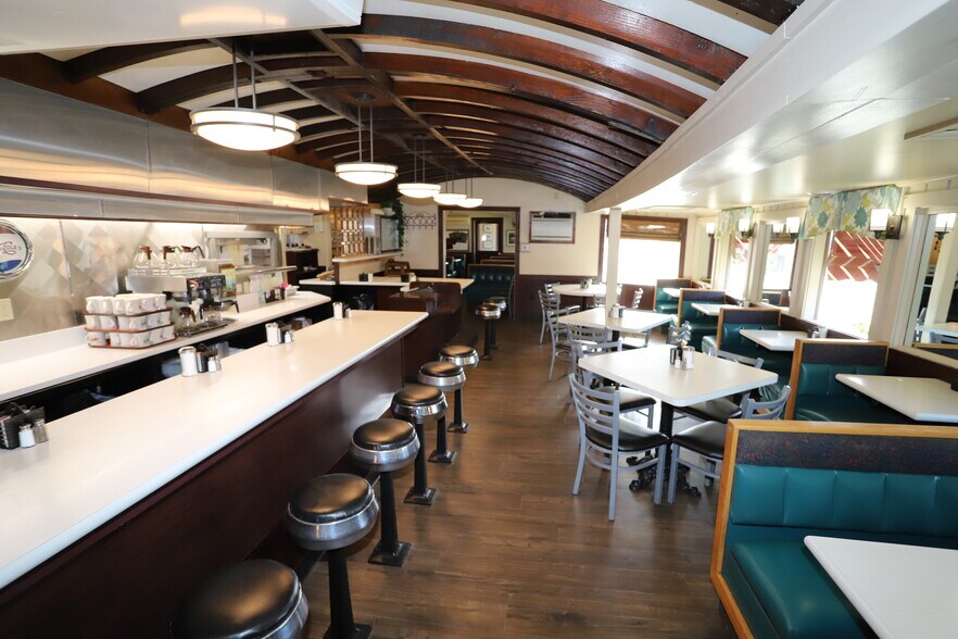 More Photos Of 686 Broad St, Lyndonville General Retail For Sale