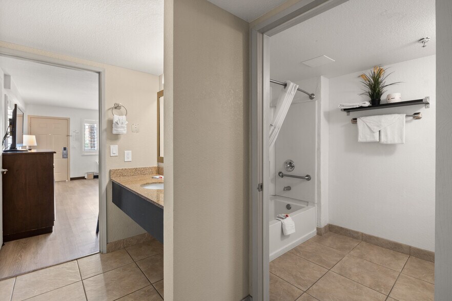 More Photos Of 1701 W Baseline Rd, Tempe Hotel For Sale