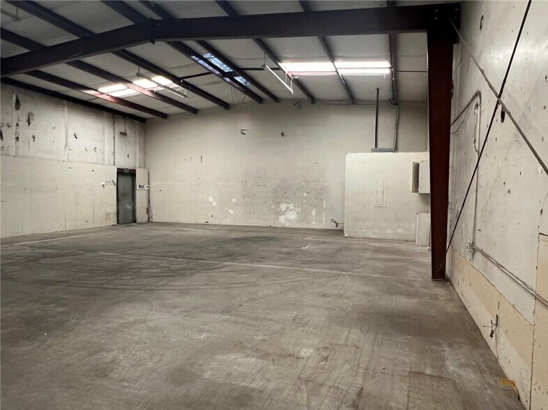 More Photos Of 2120 Wardrobe Ave, Merced Warehouse For Lease