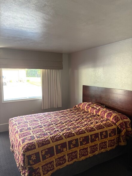 More Photos Of 155 Richardson Rd, Middletown Hotel For Sale