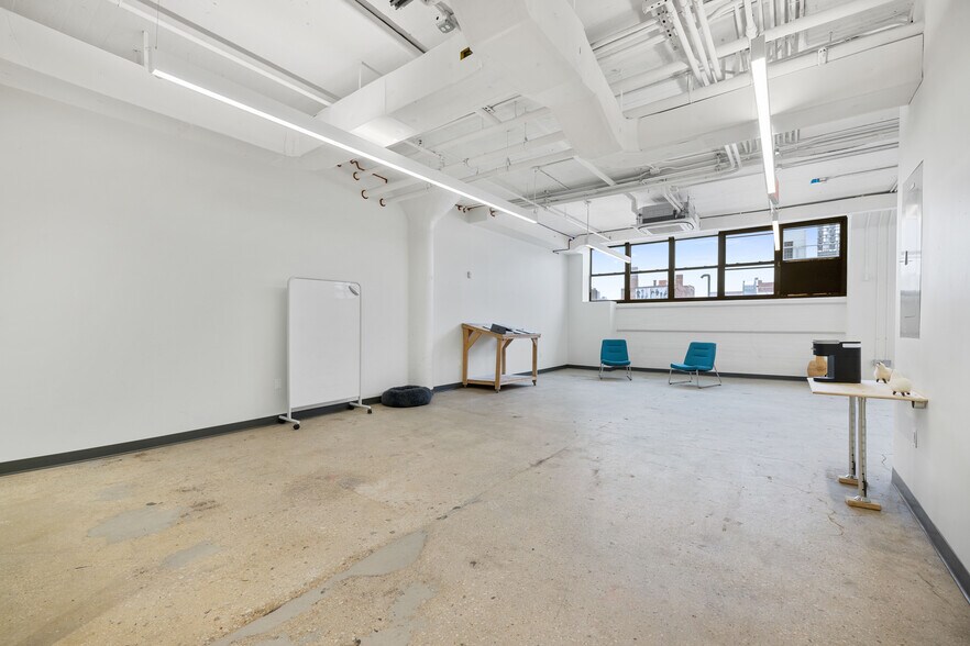 More Photos Of 315 Meserole St, Brooklyn Office For Lease