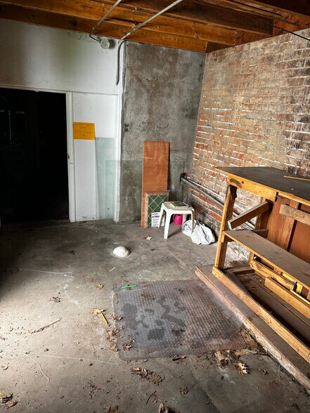 More Photos Of 10 E Main St, Shawnee Storefront For Lease