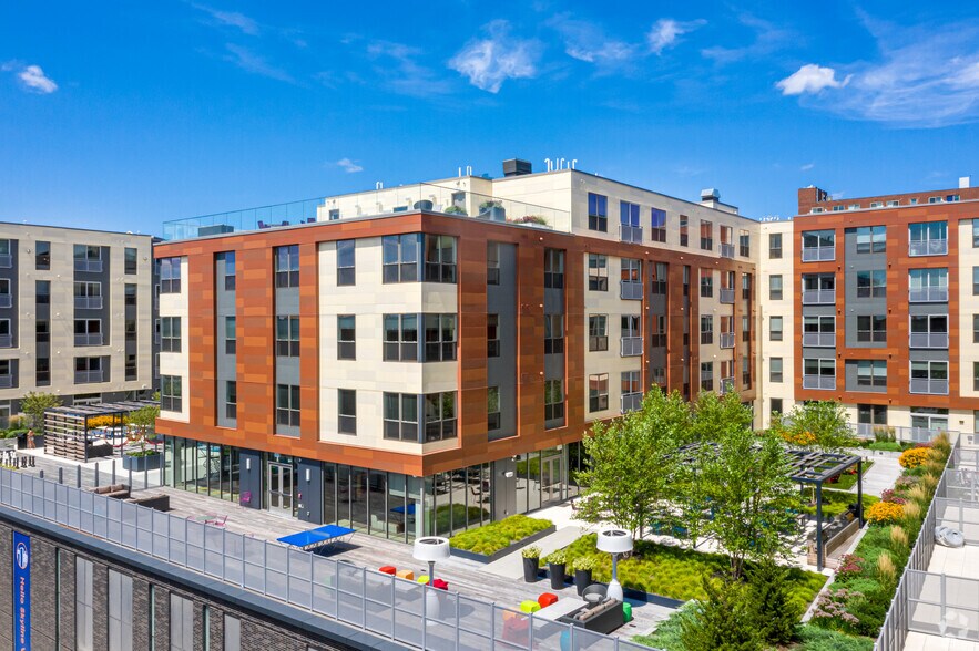 Primary Photo Of 190 Pleasant St, Malden Apartments For Lease