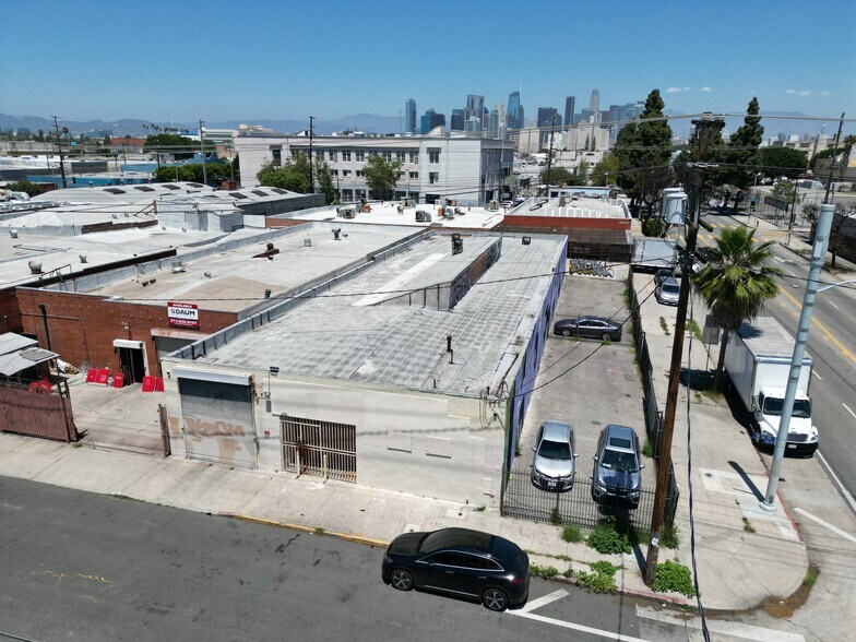 More Photos Of 147 W 31st St, Los Angeles Warehouse For Sale