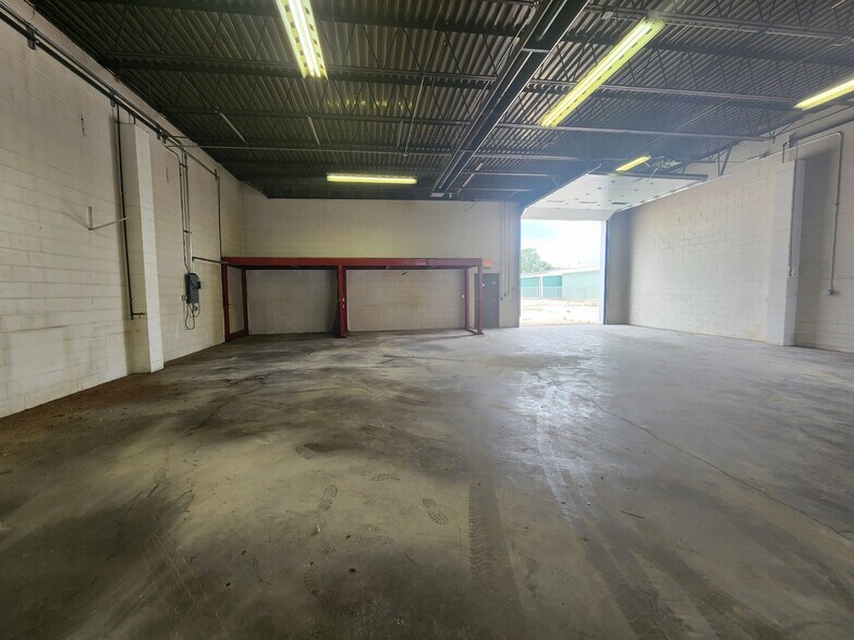 More Photos Of 103 Quarry Rd, Rochelle Warehouse For Lease