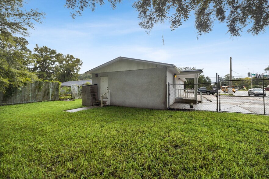 More Photos Of 2762 Dunn Ave, Jacksonville Office For Sale