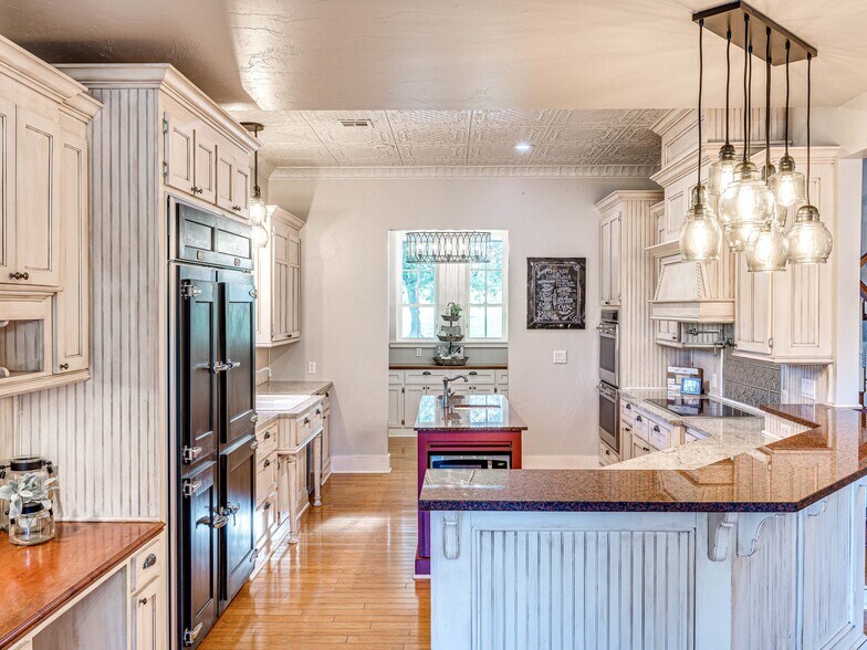 More Photos Of 18509 Brangus Rd, Shawnee Specialty For Sale