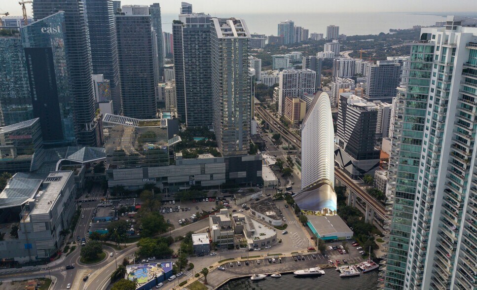 More Photos Of 115 SW 8th St, Miami Restaurant For Sale