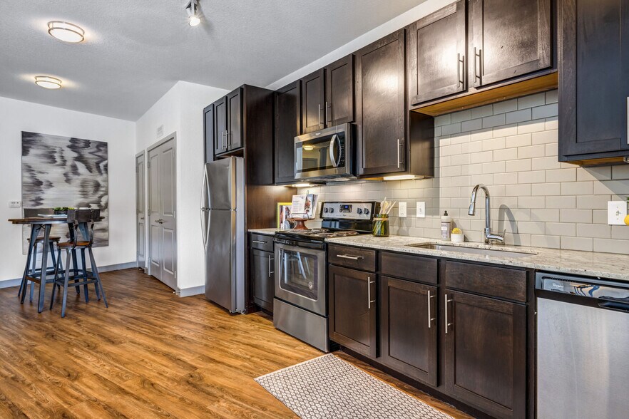 More Photos Of 403 E Koenig Ln, Austin Apartments For Lease