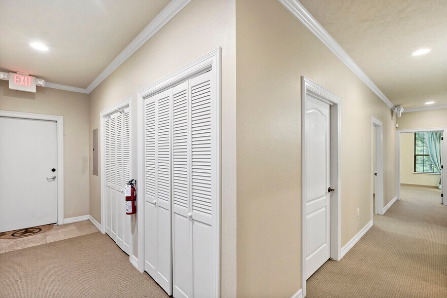 More Photos Of 3030 University Dr E, College Station Medical For Lease