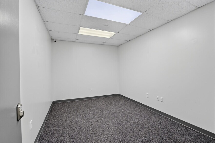 More Photos Of 2027 Sherman St, Hollywood Flex For Lease
